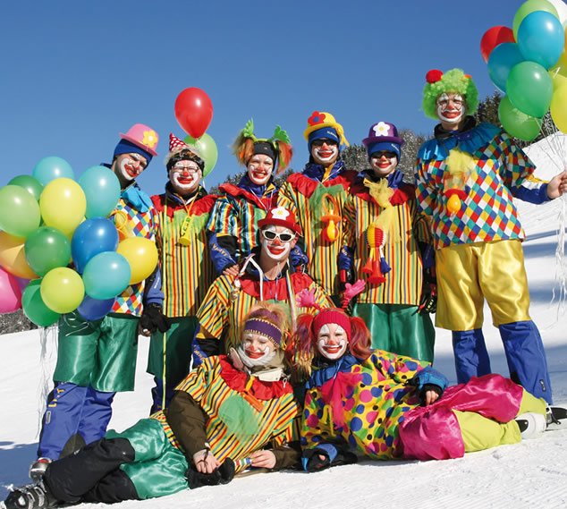 Clownshow der Kinderskischule in Flachau